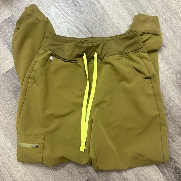 FIGE scrubs martini olive Zamora jogger high waisted scrub pants - Picture 2 of 5